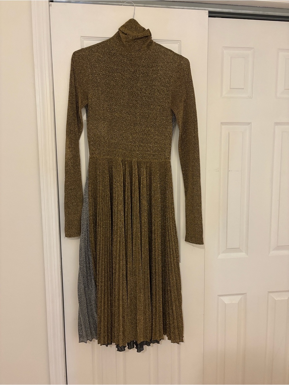 Philosophy di Lorenzo serfani Metallic Gold Long-Sleeve Turtleneck Pleated Dress